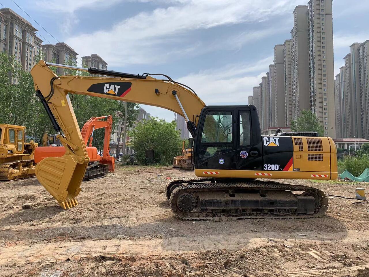 CATERPILLAR 320DL - Rupsgraafmachine: afbeelding 2 CATERPILLAR 320DL - Rupsgraafmachine: afbeelding 2