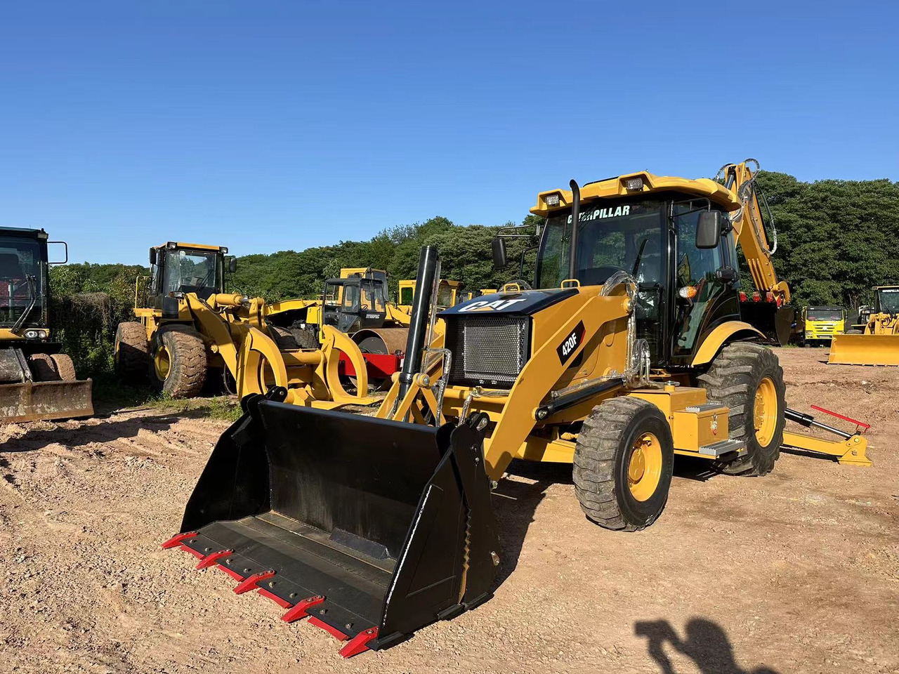 CATERPILLAR 420F2 - Graaflaadmachine: afbeelding 1 CATERPILLAR 420F2 - Graaflaadmachine: afbeelding 1