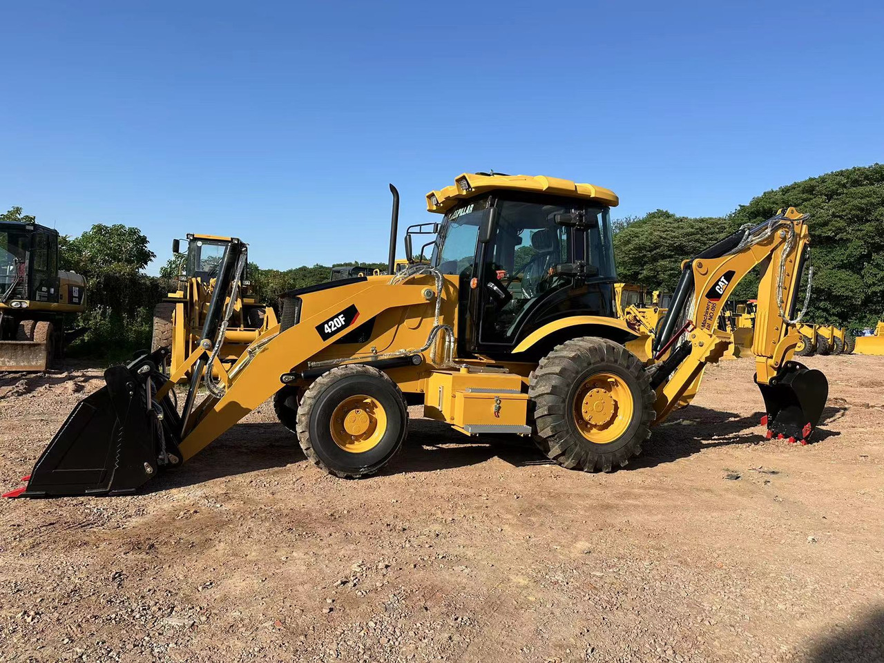 CATERPILLAR 420F2 - Graaflaadmachine: afbeelding 4 CATERPILLAR 420F2 - Graaflaadmachine: afbeelding 4