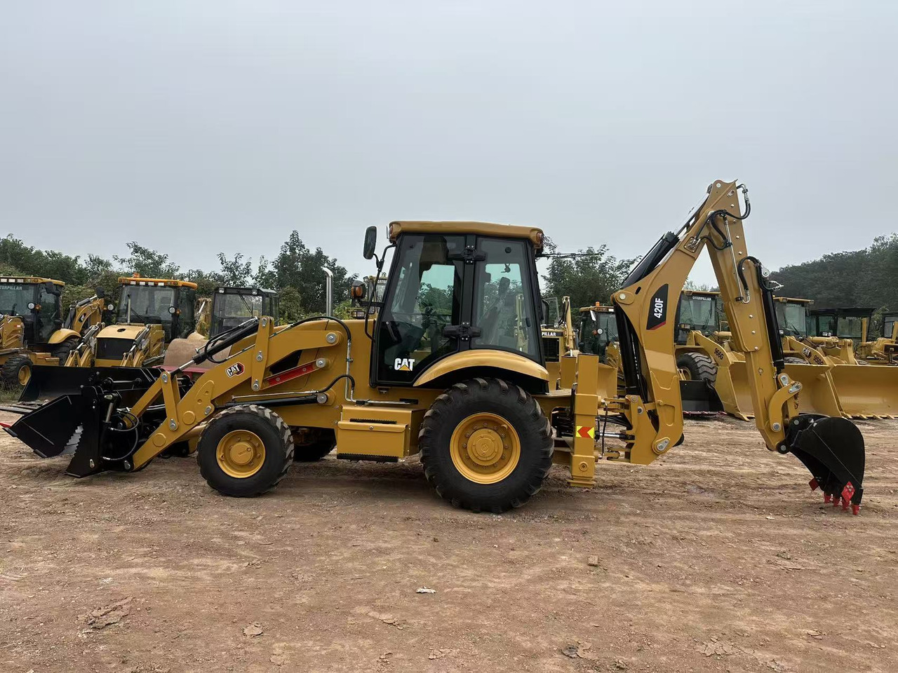CATERPILLAR 420F2 - Graaflaadmachine: afbeelding 4 CATERPILLAR 420F2 - Graaflaadmachine: afbeelding 4