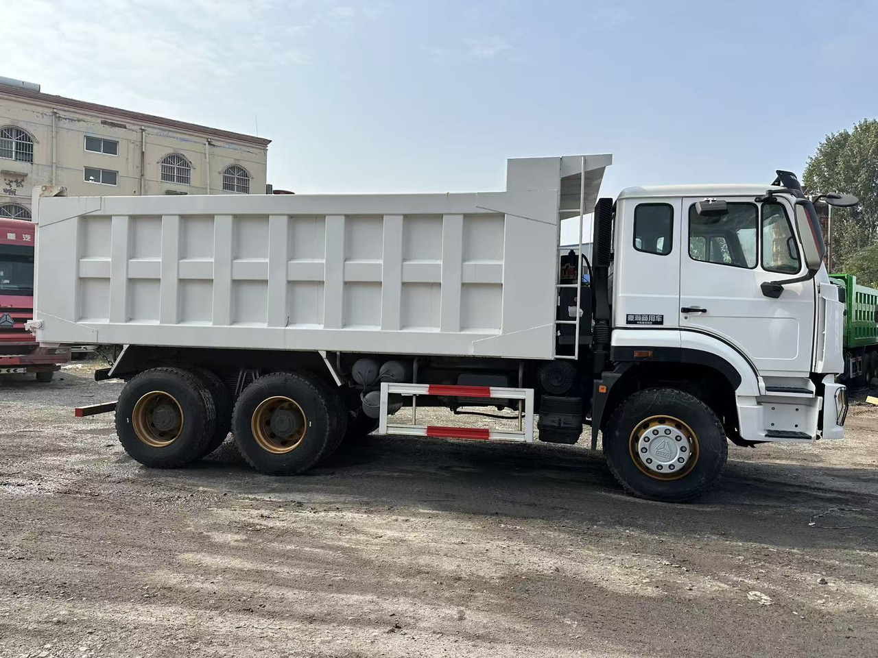 Leasing SINOTRUK HOHAN 400hp 6x4 tipper truck SINOTRUK HOHAN 400hp 6x4 tipper truck: afbeelding 7