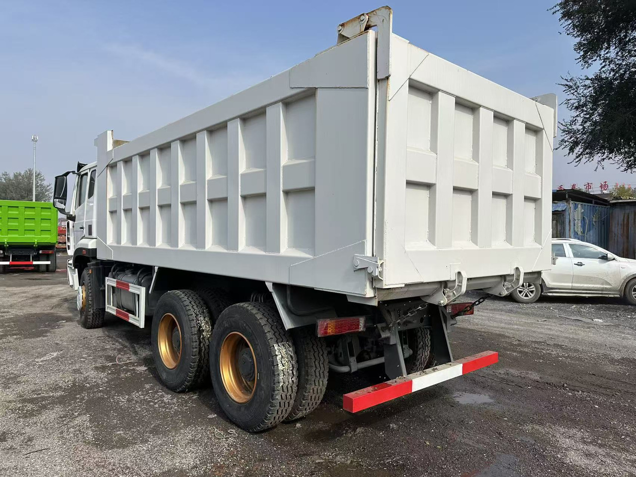 SINOTRUK HOHAN 400hp 6x4 tipper truck - Kipper vrachtwagen: afbeelding 5 SINOTRUK HOHAN 400hp 6x4 tipper truck - Kipper vrachtwagen: afbeelding 5
