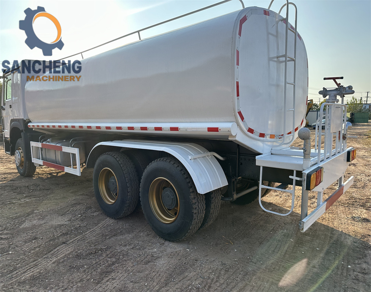 SINOTRUK HOWO 370HP 6x4 Water Tank Truck - Tankwagen: afbeelding 5 SINOTRUK HOWO 370HP 6x4 Water Tank Truck - Tankwagen: afbeelding 5