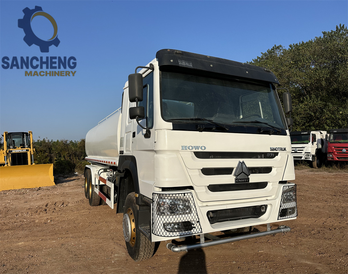 SINOTRUK HOWO 370HP 6x4 Water Tank Truck - Tankwagen: afbeelding 2 SINOTRUK HOWO 370HP 6x4 Water Tank Truck - Tankwagen: afbeelding 2