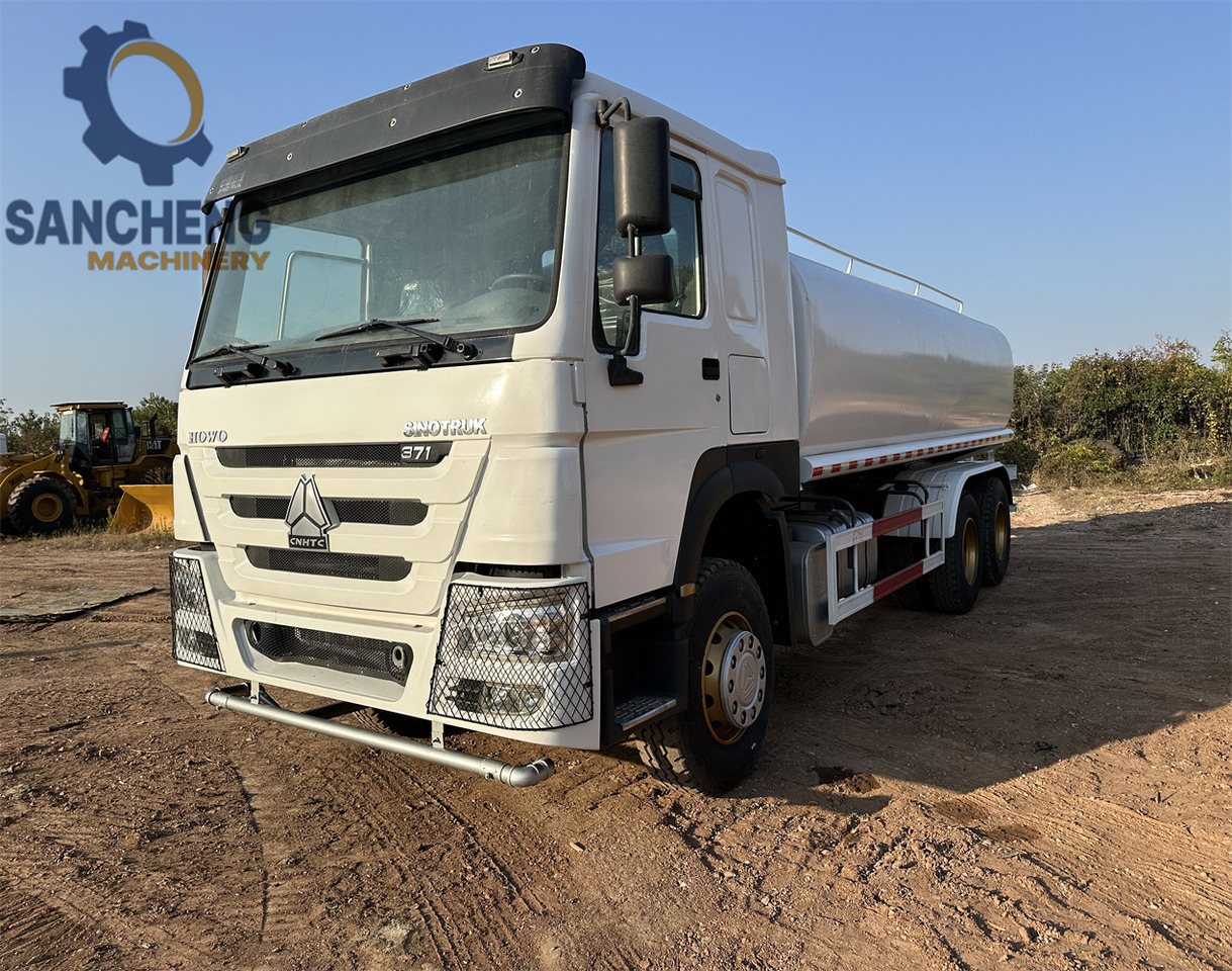 SINOTRUK HOWO 371 6x4 Water Tanker Truck - Tankwagen: afbeelding 1 SINOTRUK HOWO 371 6x4 Water Tanker Truck - Tankwagen: afbeelding 1
