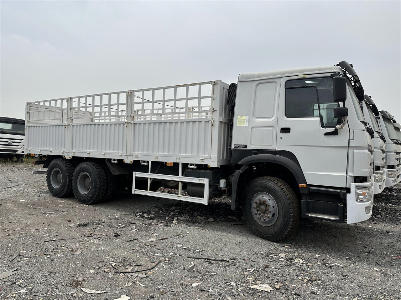 SINOTRUK HOWO 371 Cargo truck - Veewagen vrachtwagen: afbeelding 3 SINOTRUK HOWO 371 Cargo truck - Veewagen vrachtwagen: afbeelding 3