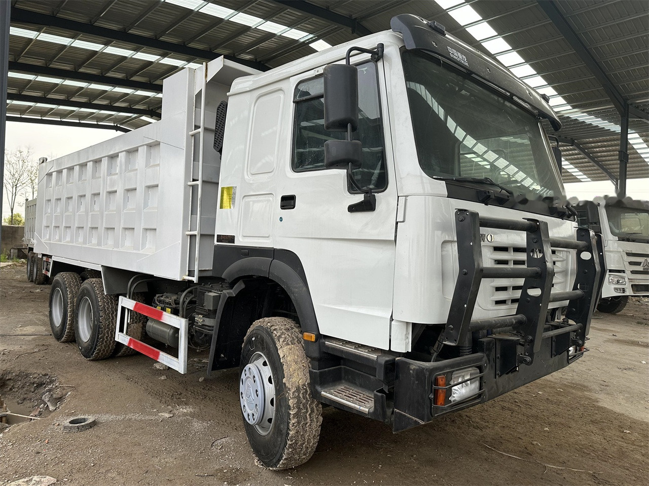 SINOTRUK HOWO 371 Dump Truck - Kipper vrachtwagen: afbeelding 2 SINOTRUK HOWO 371 Dump Truck - Kipper vrachtwagen: afbeelding 2