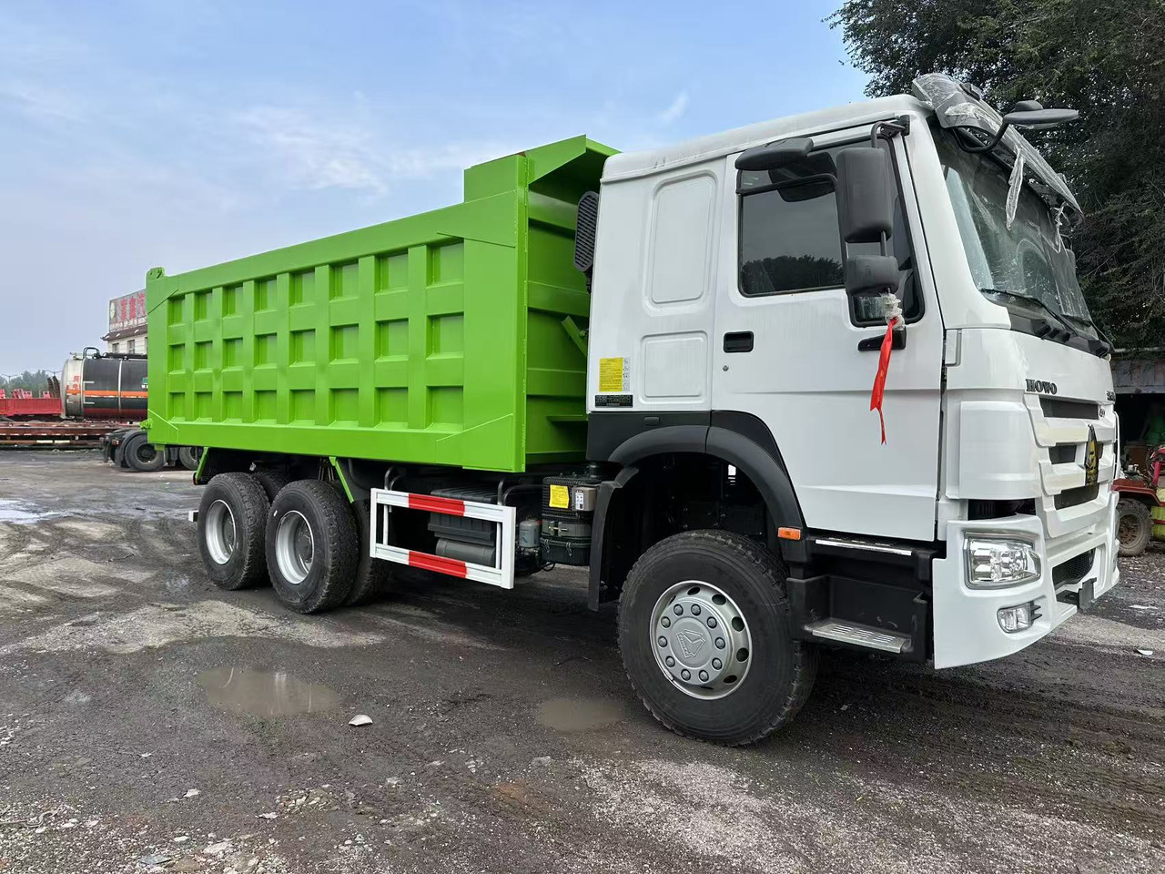 SINOTRUK HOWO 400HP 6X4 Tipper Truck - Kipper vrachtwagen: afbeelding 3 SINOTRUK HOWO 400HP 6X4 Tipper Truck - Kipper vrachtwagen: afbeelding 3