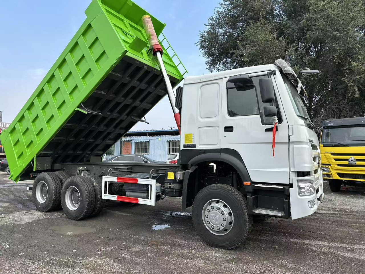 SINOTRUK HOWO 400HP 6X4 Tipper Truck - Kipper vrachtwagen: afbeelding 1 SINOTRUK HOWO 400HP 6X4 Tipper Truck - Kipper vrachtwagen: afbeelding 1