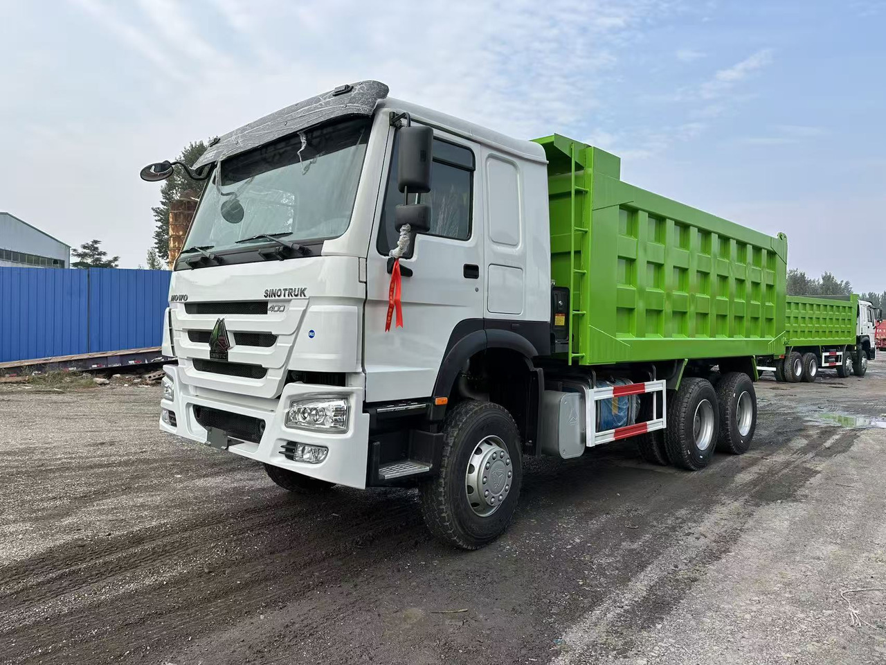 SINOTRUK HOWO 400HP 6X4 Tipper Truck - Kipper vrachtwagen: afbeelding 3 SINOTRUK HOWO 400HP 6X4 Tipper Truck - Kipper vrachtwagen: afbeelding 3