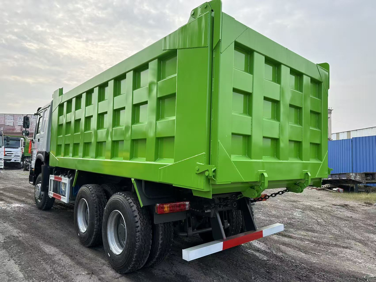 SINOTRUK HOWO 400HP 6X4 Tipper Truck - Kipper vrachtwagen: afbeelding 5 SINOTRUK HOWO 400HP 6X4 Tipper Truck - Kipper vrachtwagen: afbeelding 5