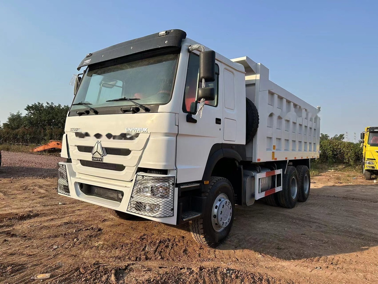 SINOTRUK HOWO HOWO 371 6x4 - Kipper vrachtwagen: afbeelding 2 SINOTRUK HOWO HOWO 371 6x4 - Kipper vrachtwagen: afbeelding 2