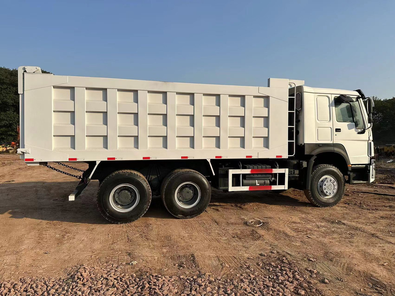 SINOTRUK HOWO HOWO 371 6x4 - Kipper vrachtwagen: afbeelding 5 SINOTRUK HOWO HOWO 371 6x4 - Kipper vrachtwagen: afbeelding 5