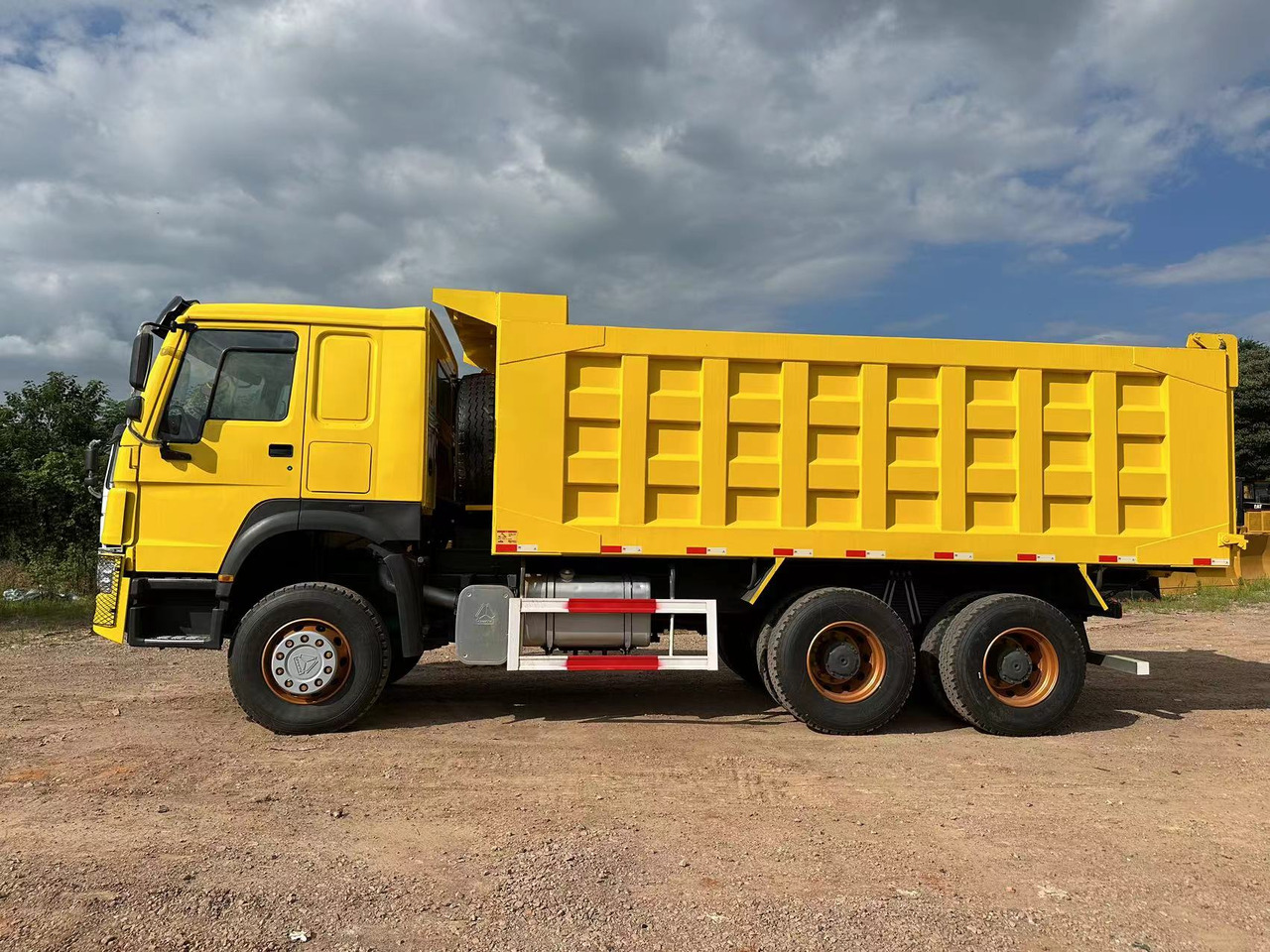 SINOTRUK Howo 371 Dump truck - Kipper vrachtwagen: afbeelding 4 SINOTRUK Howo 371 Dump truck - Kipper vrachtwagen: afbeelding 4