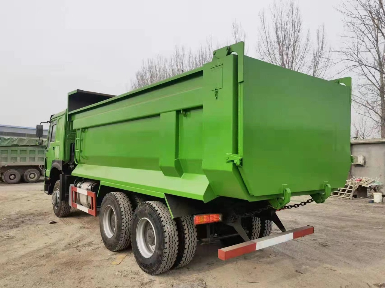 SINOTRUK Howo 371hp tipper truck - Kipper vrachtwagen: afbeelding 4 SINOTRUK Howo 371hp tipper truck - Kipper vrachtwagen: afbeelding 4