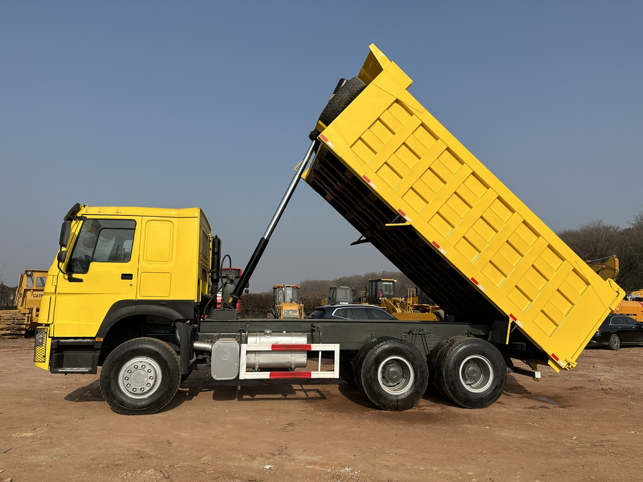 SINOTRUK Howo 6x4 Dump truck 371hp - Kipper vrachtwagen: afbeelding 5 SINOTRUK Howo 6x4 Dump truck 371hp - Kipper vrachtwagen: afbeelding 5