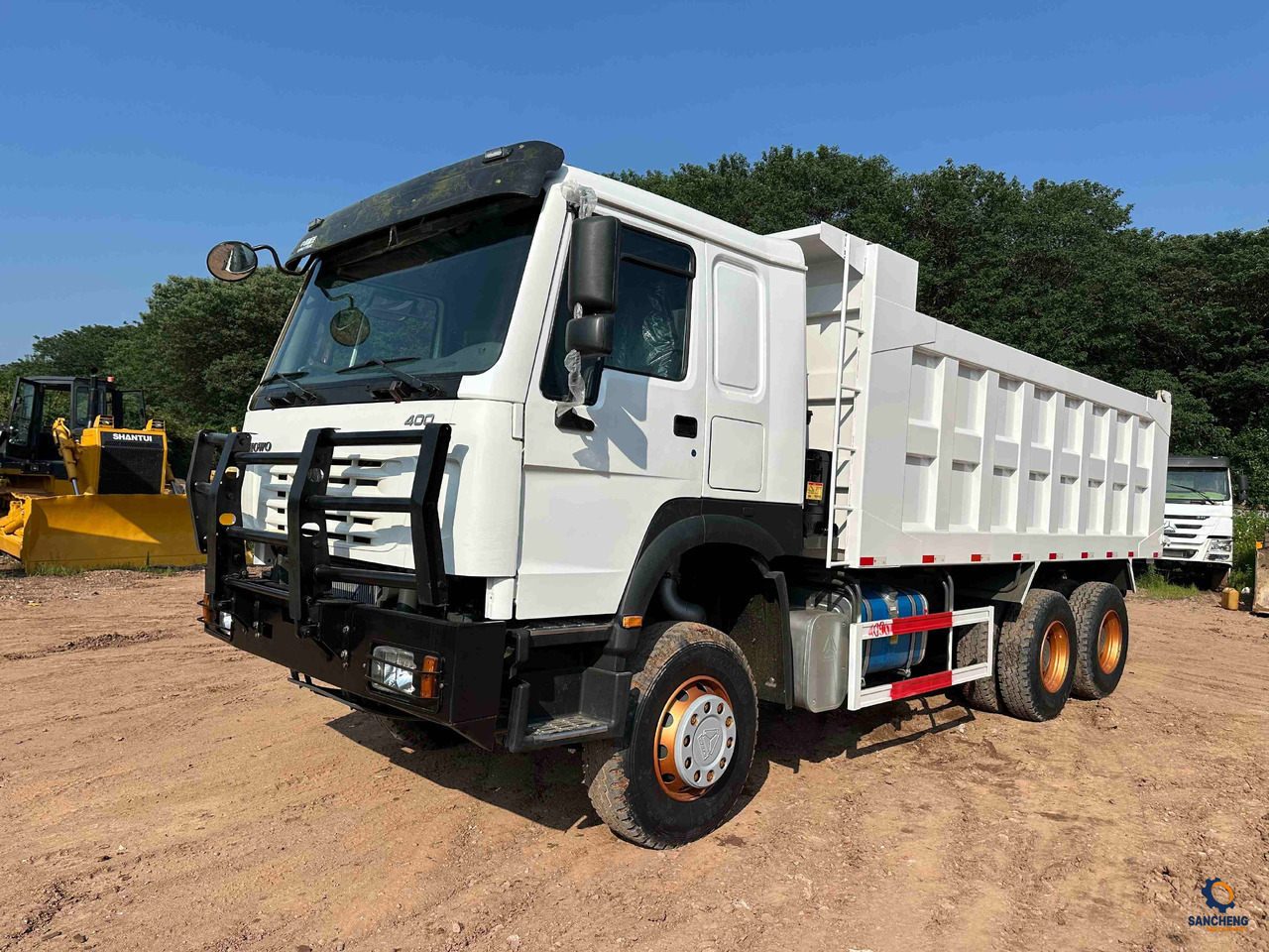 Sinotruk HOWO 400HP With Bumper 6X4 - Kipper vrachtwagen: afbeelding 3 Sinotruk HOWO 400HP With Bumper 6X4 - Kipper vrachtwagen: afbeelding 3