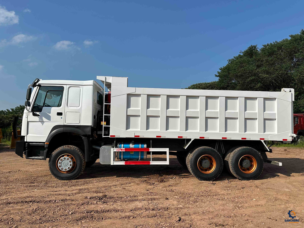 Sinotruk HOWO 400HP With Bumper 6X4 - Kipper vrachtwagen: afbeelding 5 Sinotruk HOWO 400HP With Bumper 6X4 - Kipper vrachtwagen: afbeelding 5