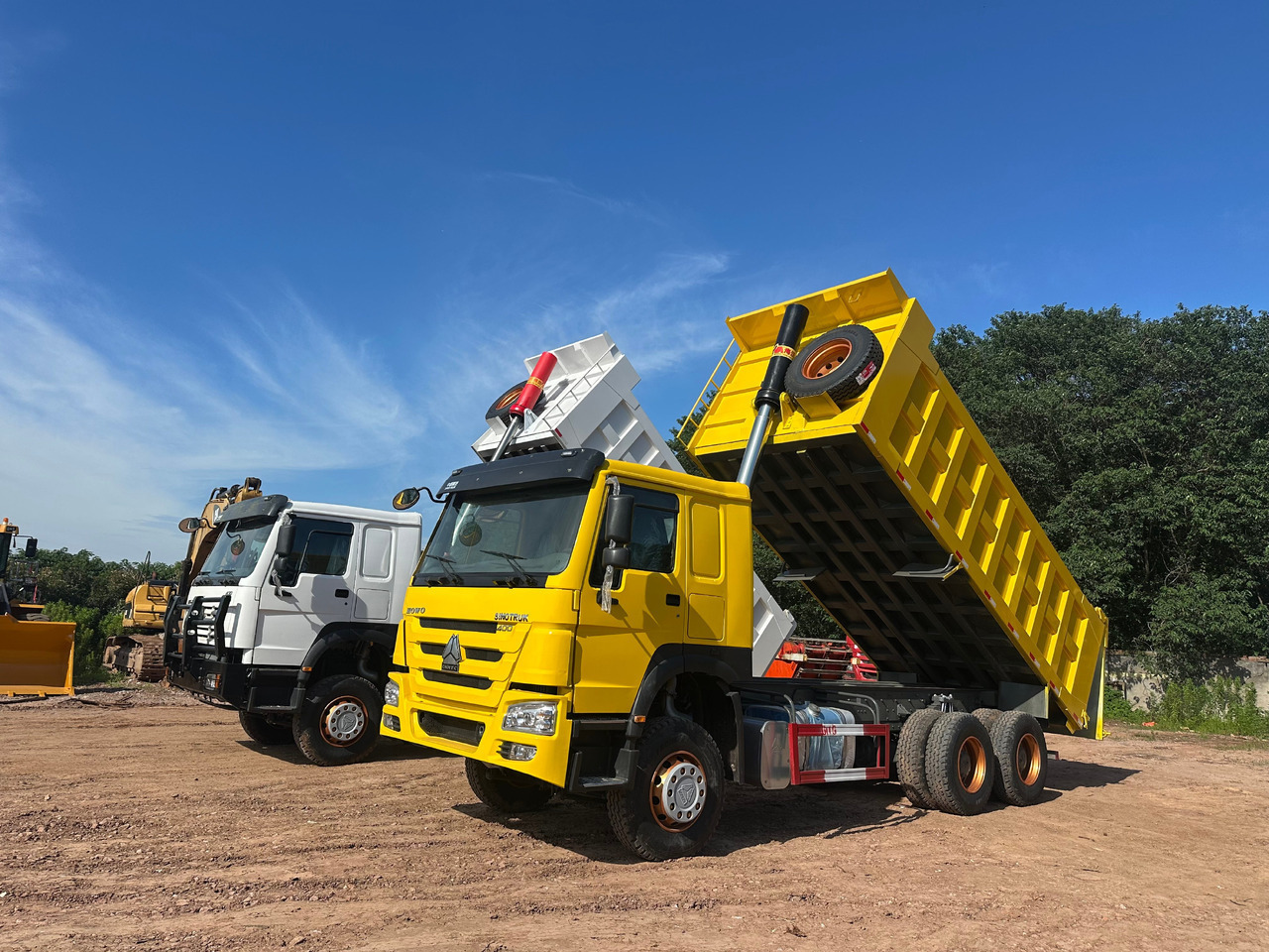 Sinotruk HOWO 400hp 6x4 tipper truck - Kipper vrachtwagen: afbeelding 1 Sinotruk HOWO 400hp 6x4 tipper truck - Kipper vrachtwagen: afbeelding 1