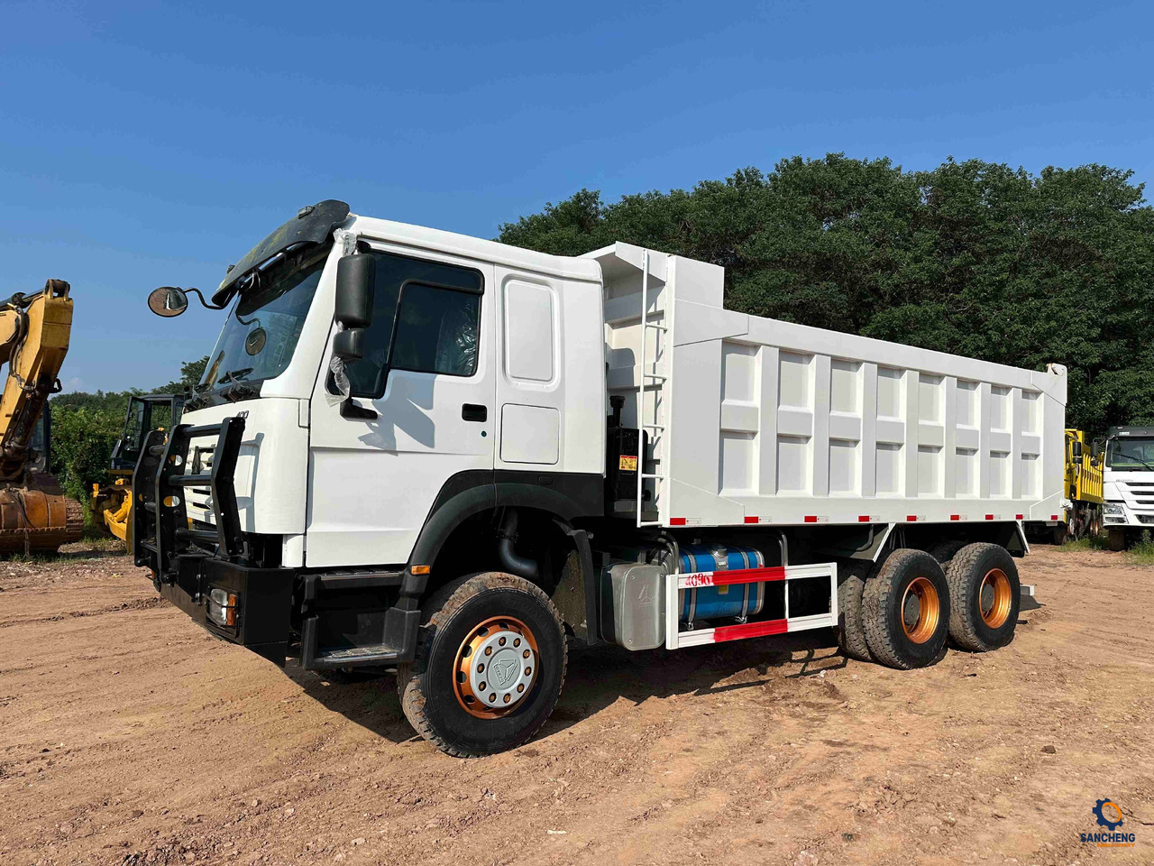Sintruk HOWO 400hp 6X4 - Kipper vrachtwagen: afbeelding 4 Sintruk HOWO 400hp 6X4 - Kipper vrachtwagen: afbeelding 4