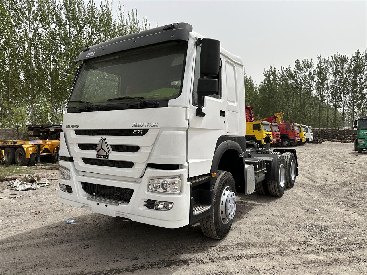 SINOTRUK Howo 371 Truck Head - Trekker: afbeelding 2 SINOTRUK Howo 371 Truck Head - Trekker: afbeelding 2