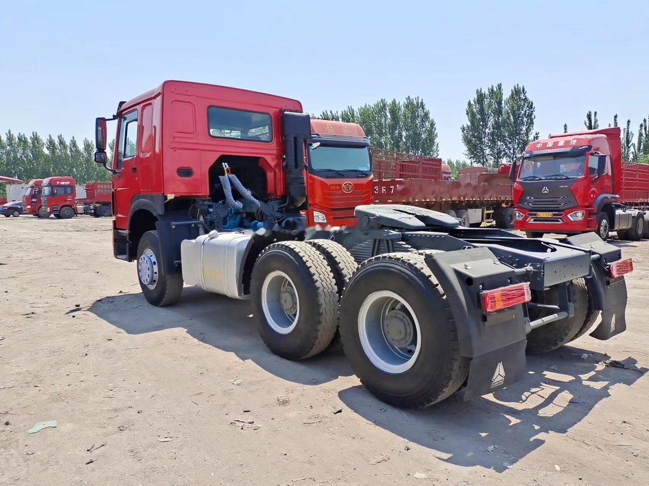 SINOTRUK Howo tractor unit 420 - Trekker: afbeelding 2 SINOTRUK Howo tractor unit 420 - Trekker: afbeelding 2