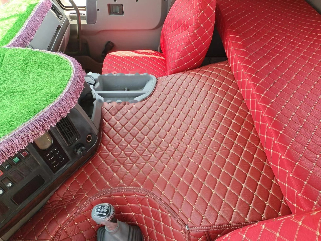 SINOTRUK Howo tractor unit 420hp 6x4 - Trekker: afbeelding 5 SINOTRUK Howo tractor unit 420hp 6x4 - Trekker: afbeelding 5