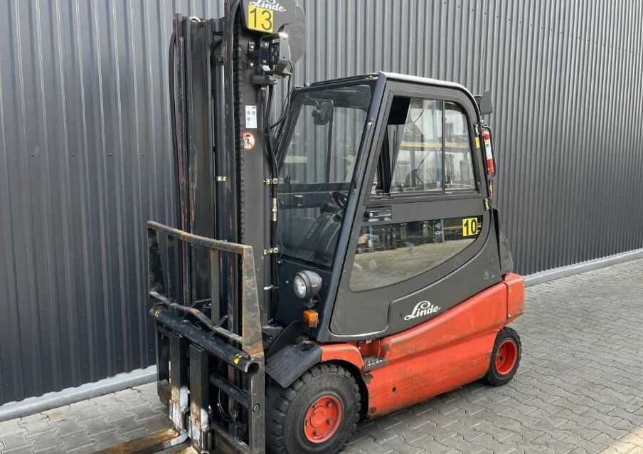Linde E30-03 - Elektrische heftruck: afbeelding 1 Linde E30-03 - Elektrische heftruck: afbeelding 1