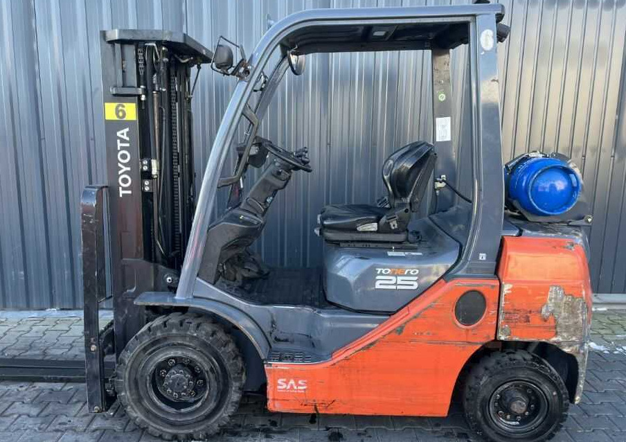 Toyota 8FGF25 - LPG heftruck: afbeelding 2 Toyota 8FGF25 - LPG heftruck: afbeelding 2