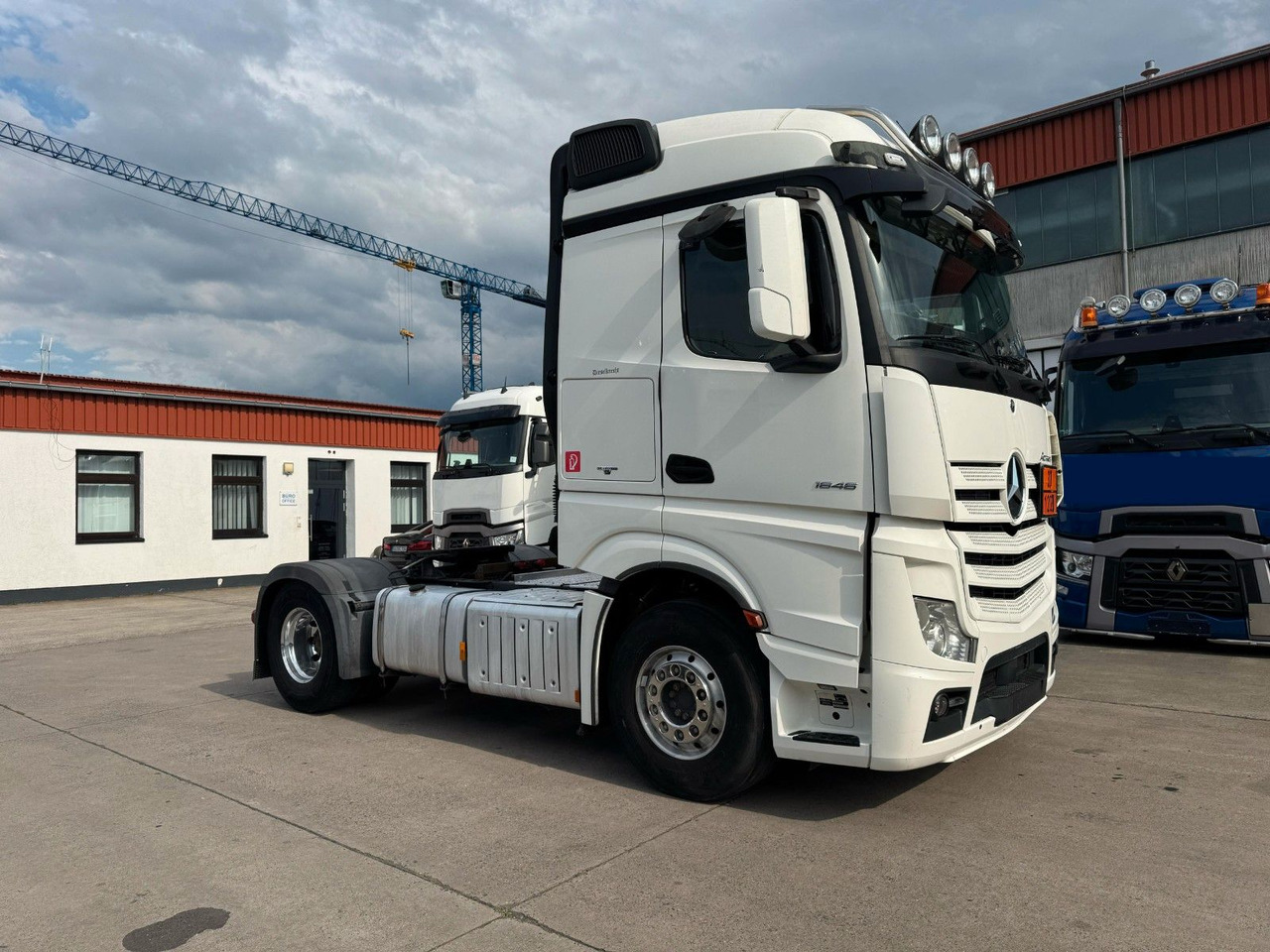 Mercedes-Benz ACTROS 1846 * RETARDER + 2X TANK * ALCOA * KIPPH - Trekker: afbeelding 4 Mercedes-Benz ACTROS 1846 * RETARDER + 2X TANK * ALCOA * KIPPH - Trekker: afbeelding 4