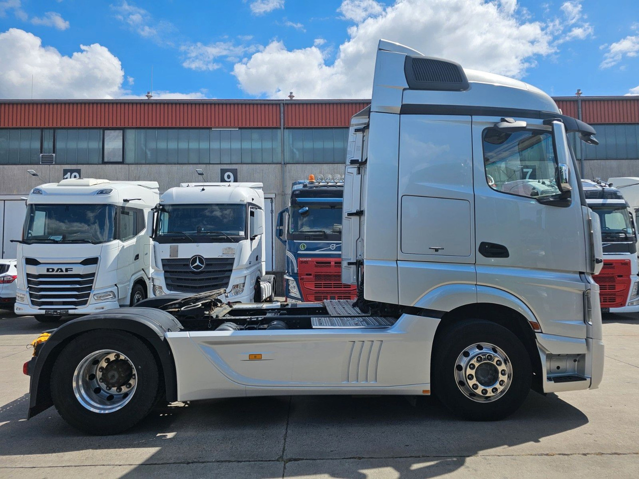 Mercedes-Benz ACTROS 1851 * 2X VORHANDEN * ACC * STANDH. *EUR5 - Trekker: afbeelding 4 Mercedes-Benz ACTROS 1851 * 2X VORHANDEN * ACC * STANDH. *EUR5 - Trekker: afbeelding 4