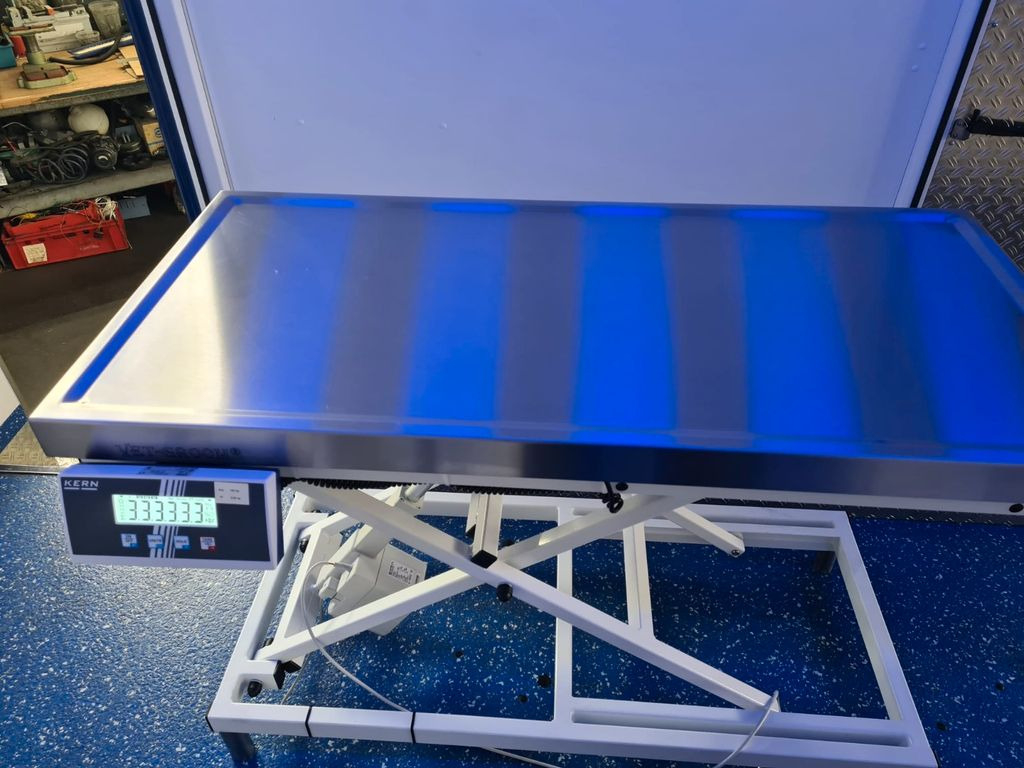 Mercedes-Benz RTW / Tierrettung / Tierarzt / OP Mercedes-Benz RTW / Tierrettung / Tierarzt / OP - Ambulance: afbeelding 4 Mercedes-Benz RTW / Tierrettung / Tierarzt / OP Mercedes-Benz RTW / Tierrettung / Tierarzt / OP - Ambulance: afbeelding 4