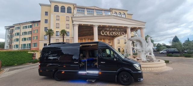 Mercedes-Benz Sprinter 319 VIP 8+1 Mercedes-Benz Sprinter 319 VIP 8+1 - Minibus, Personenvervoer: afbeelding 1 Mercedes-Benz Sprinter 319 VIP 8+1 Mercedes-Benz Sprinter 319 VIP 8+1 - Minibus, Personenvervoer: afbeelding 1