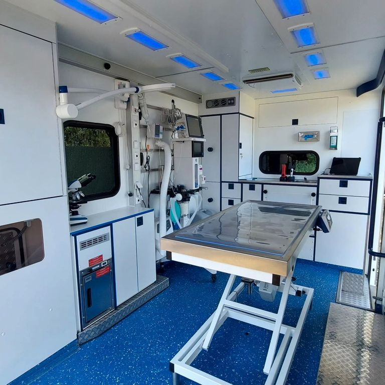 Mercedes-Benz Sprinter 519 Tierarzt Garantie Mercedes-Benz Sprinter 519 Tierarzt Garantie - Ambulance: afbeelding 1 Mercedes-Benz Sprinter 519 Tierarzt Garantie Mercedes-Benz Sprinter 519 Tierarzt Garantie - Ambulance: afbeelding 1