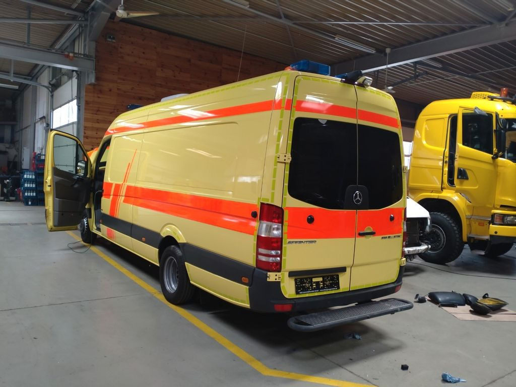 Mercedes-Benz Sprinter ITW RTW 519 2x on Stock Mercedes-Benz Sprinter ITW RTW 519 2x on Stock - Ambulance: afbeelding 1 Mercedes-Benz Sprinter ITW RTW 519 2x on Stock Mercedes-Benz Sprinter ITW RTW 519 2x on Stock - Ambulance: afbeelding 1
