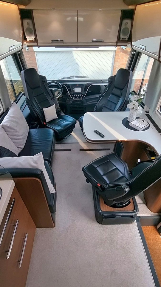 Niesmann + Bischoff Flair 880 BE Niesmann + Bischoff Flair 880 BE - Integraal camper: afbeelding 3 Niesmann + Bischoff Flair 880 BE Niesmann + Bischoff Flair 880 BE - Integraal camper: afbeelding 3