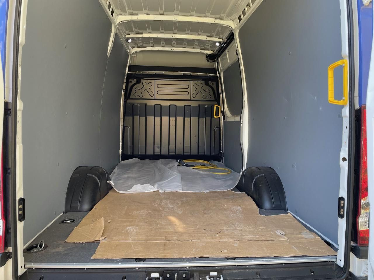 Iveco 35S14 E (eDaily) Klima AHK ZV - Gesloten bestelwagen, Elektrische bedrijfswagen: afbeelding 5 Iveco 35S14 E (eDaily) Klima AHK ZV - Gesloten bestelwagen, Elektrische bedrijfswagen: afbeelding 5