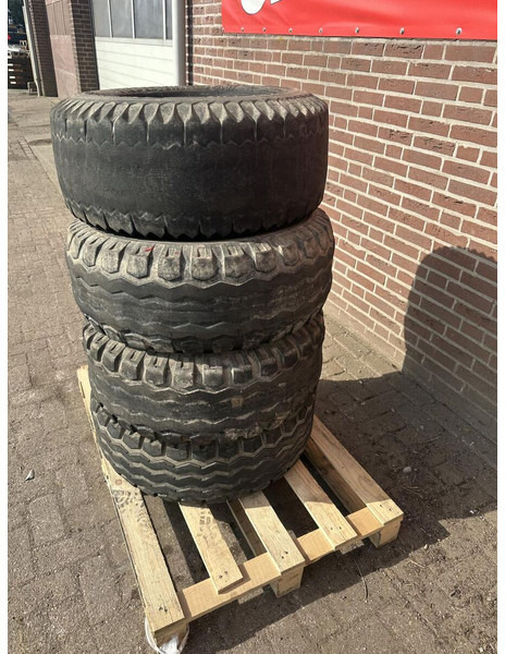 4 Banden 11.5/80.15.3 - Gebruikt - Band voor Vrachtwagen: afbeelding 2 4 Banden 11.5/80.15.3 - Gebruikt - Band voor Vrachtwagen: afbeelding 2