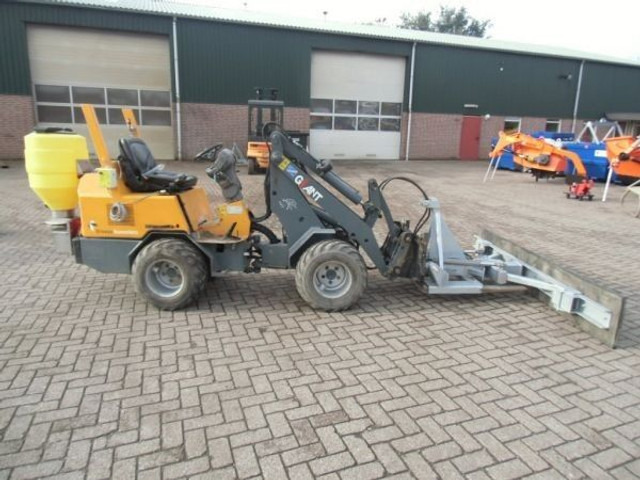 COMBI en zoutstrooier - Sneeuwruimer: afbeelding 1 COMBI en zoutstrooier - Sneeuwruimer: afbeelding 1