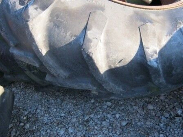 Dubbellucht Molcon 3 ster 16,9 x 34 - Banden en velgen: afbeelding 2 Dubbellucht Molcon 3 ster 16,9 x 34 - Banden en velgen: afbeelding 2