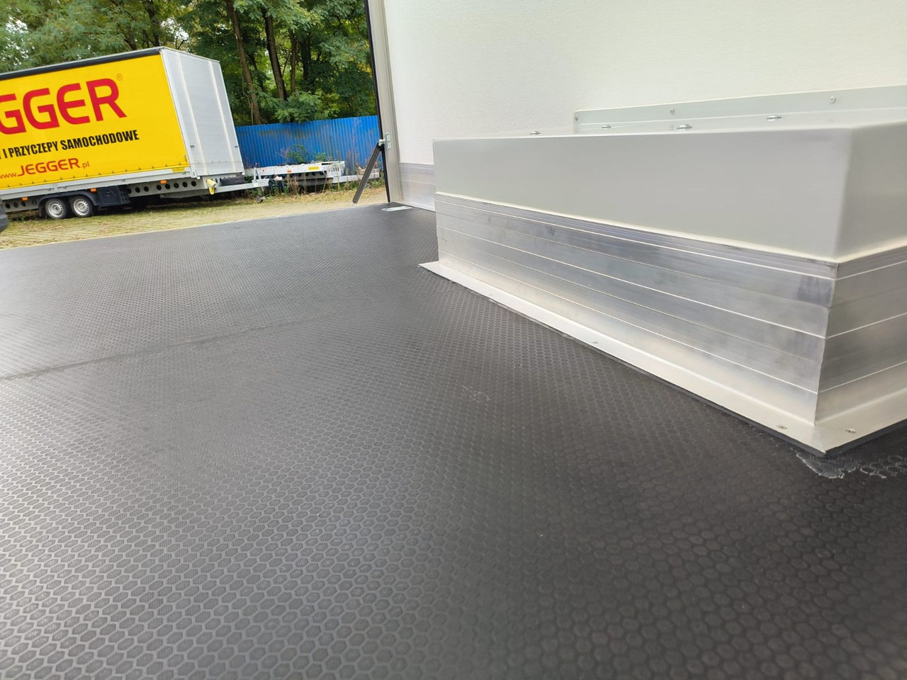 Peugeot Boxer Premium Koffer Extra Tief mit Klappe ! - Bestelwagen gesloten laadbak: afbeelding 3 Peugeot Boxer Premium Koffer Extra Tief mit Klappe ! - Bestelwagen gesloten laadbak: afbeelding 3