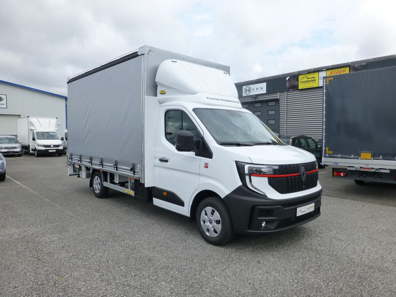 Renault NEW Master Pritsche Plane BÄR Ladebordwand - Huifzeil bedrijfswagen: afbeelding 2 Renault NEW Master Pritsche Plane BÄR Ladebordwand - Huifzeil bedrijfswagen: afbeelding 2