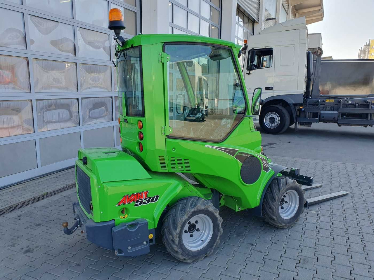 Avant Tecno 530 / nur 126h! / Inkl. Anbaugeräte! / 2018 - Wiellader: afbeelding 5 Avant Tecno 530 / nur 126h! / Inkl. Anbaugeräte! / 2018 - Wiellader: afbeelding 5
