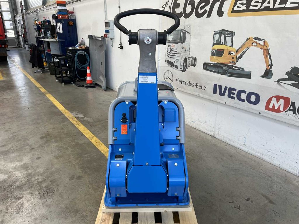 Weber CR 9 WSA Hatz-Diesel / 743 kg Rüttelplatte Weber CR 9 WSA Hatz-Diesel / 743 kg Rüttelplatte - Bouwmachine: afbeelding 5 Weber CR 9 WSA Hatz-Diesel / 743 kg Rüttelplatte Weber CR 9 WSA Hatz-Diesel / 743 kg Rüttelplatte - Bouwmachine: afbeelding 5