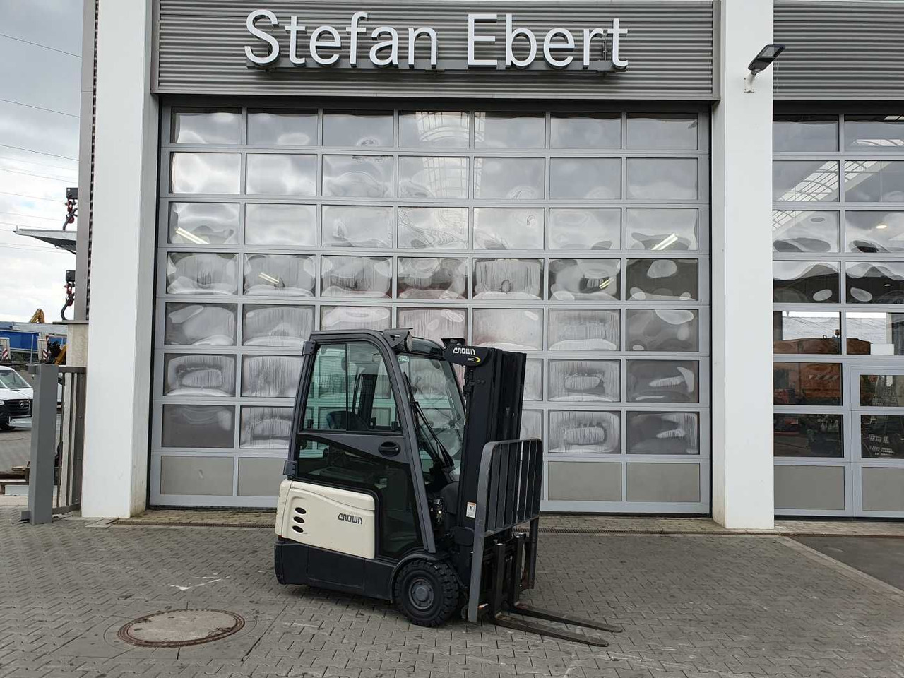 Crown SCT6020-1.3 /Triplex: 4.30m / SS / 1.185h! - Elektrische heftruck: afbeelding 1 Crown SCT6020-1.3 /Triplex: 4.30m / SS / 1.185h! - Elektrische heftruck: afbeelding 1