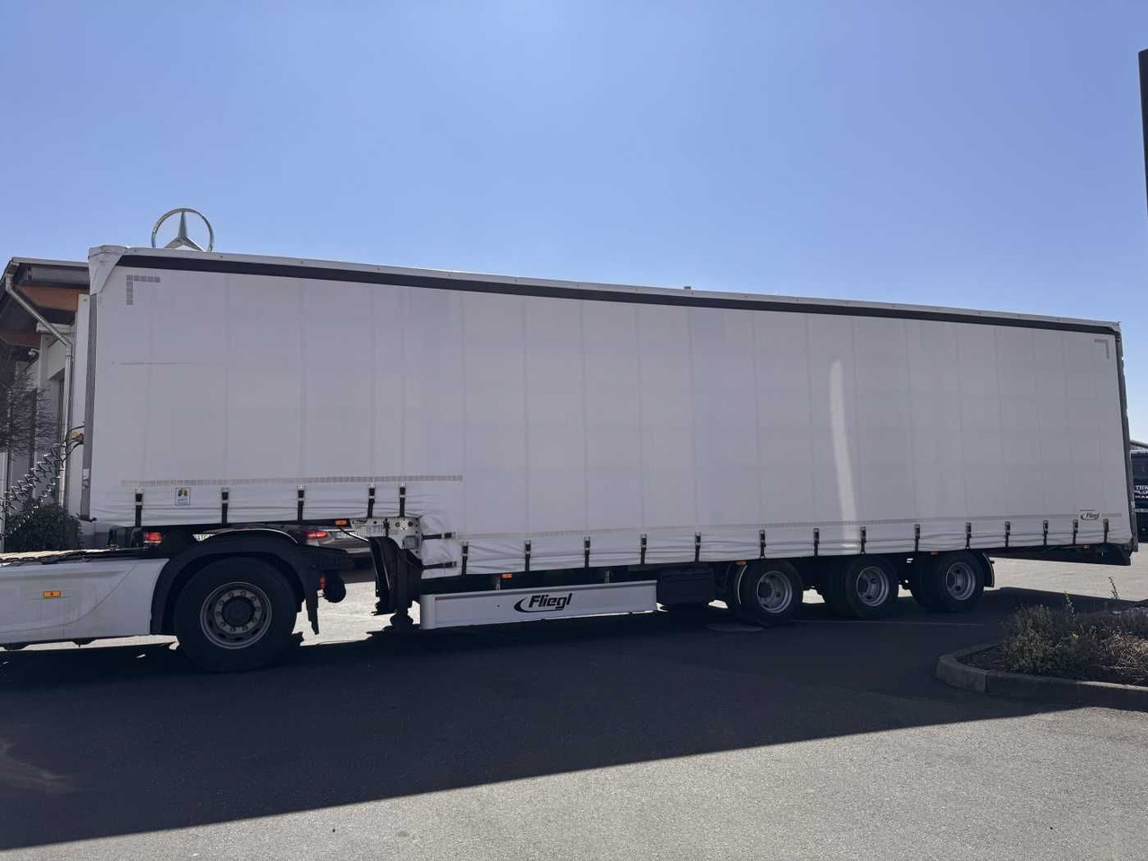 Fliegl SDS 350 Schiebeplane+Verdeck XL SAF 20.900Km - Dieplader oplegger: afbeelding 4 Fliegl SDS 350 Schiebeplane+Verdeck XL SAF 20.900Km - Dieplader oplegger: afbeelding 4