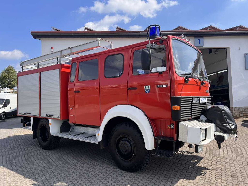 Iveco 75-16 AW 4x4 LF8 Feuerwehr Standheizung 9 Sitze Iveco 75-16 AW 4x4 LF8 Feuerwehr Standheizung 9 Sitze - Brandweerwagen: afbeelding 5 Iveco 75-16 AW 4x4 LF8 Feuerwehr Standheizung 9 Sitze Iveco 75-16 AW 4x4 LF8 Feuerwehr Standheizung 9 Sitze - Brandweerwagen: afbeelding 5