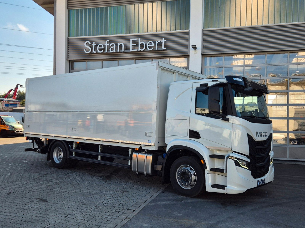 Iveco AT190S40/FP Böse Schwenkwand LBW AHK - Bakwagen: afbeelding 4 Iveco AT190S40/FP Böse Schwenkwand LBW AHK - Bakwagen: afbeelding 4