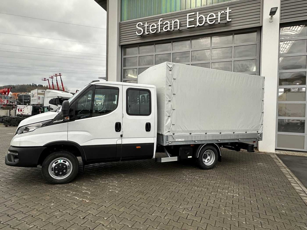 Iveco Daily 50C18H A8 DoKa *AHK*Automatik*7-Sitze* - Bestelwagen met open laadbak, Bestelwagen met dubbele cabine: afbeelding 4 Iveco Daily 50C18H A8 DoKa *AHK*Automatik*7-Sitze* - Bestelwagen met open laadbak, Bestelwagen met dubbele cabine: afbeelding 4