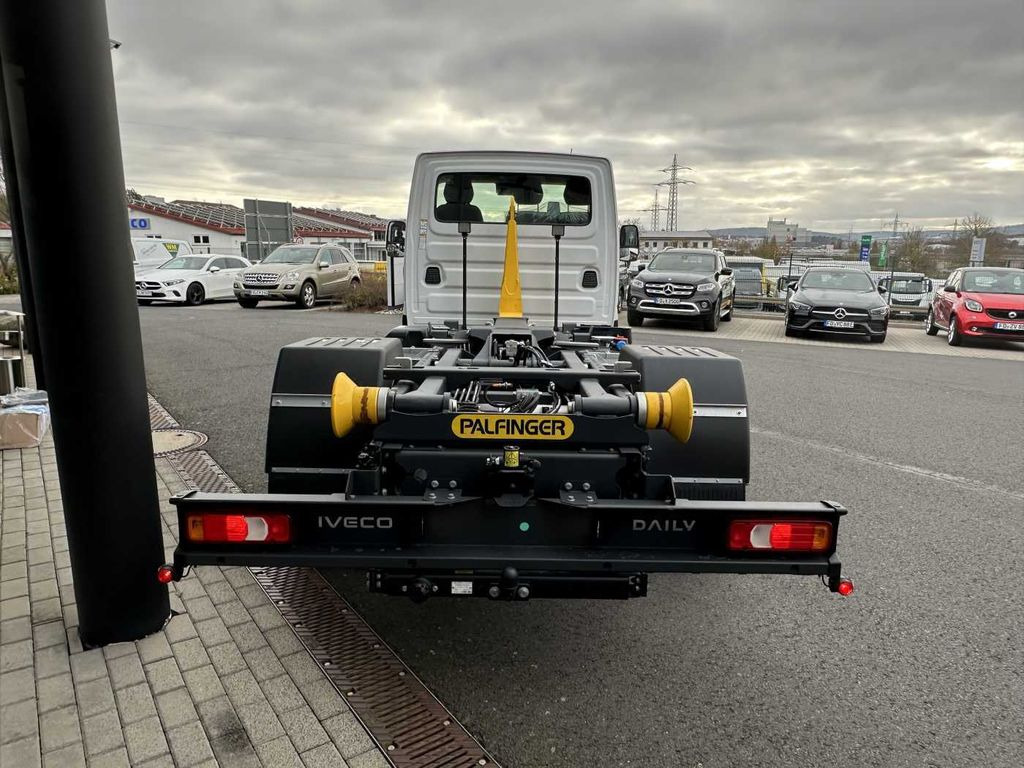 Iveco Daily 70C18 3.0L Abrollkipper *AHK*Luft*Sperre* - Haakarmsysteem vrachtwagen: afbeelding 4 Iveco Daily 70C18 3.0L Abrollkipper *AHK*Luft*Sperre* - Haakarmsysteem vrachtwagen: afbeelding 4